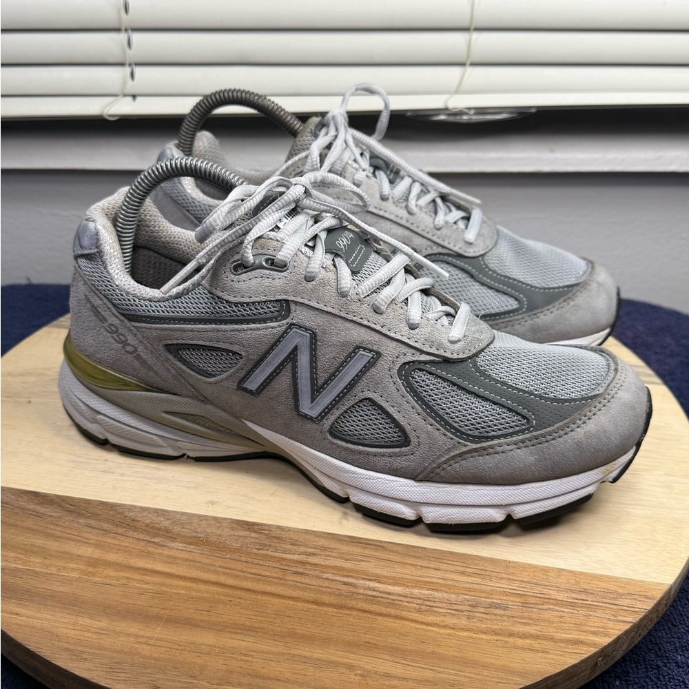 New Balance 990v4 (Mens 7.5 Women’s 9)
